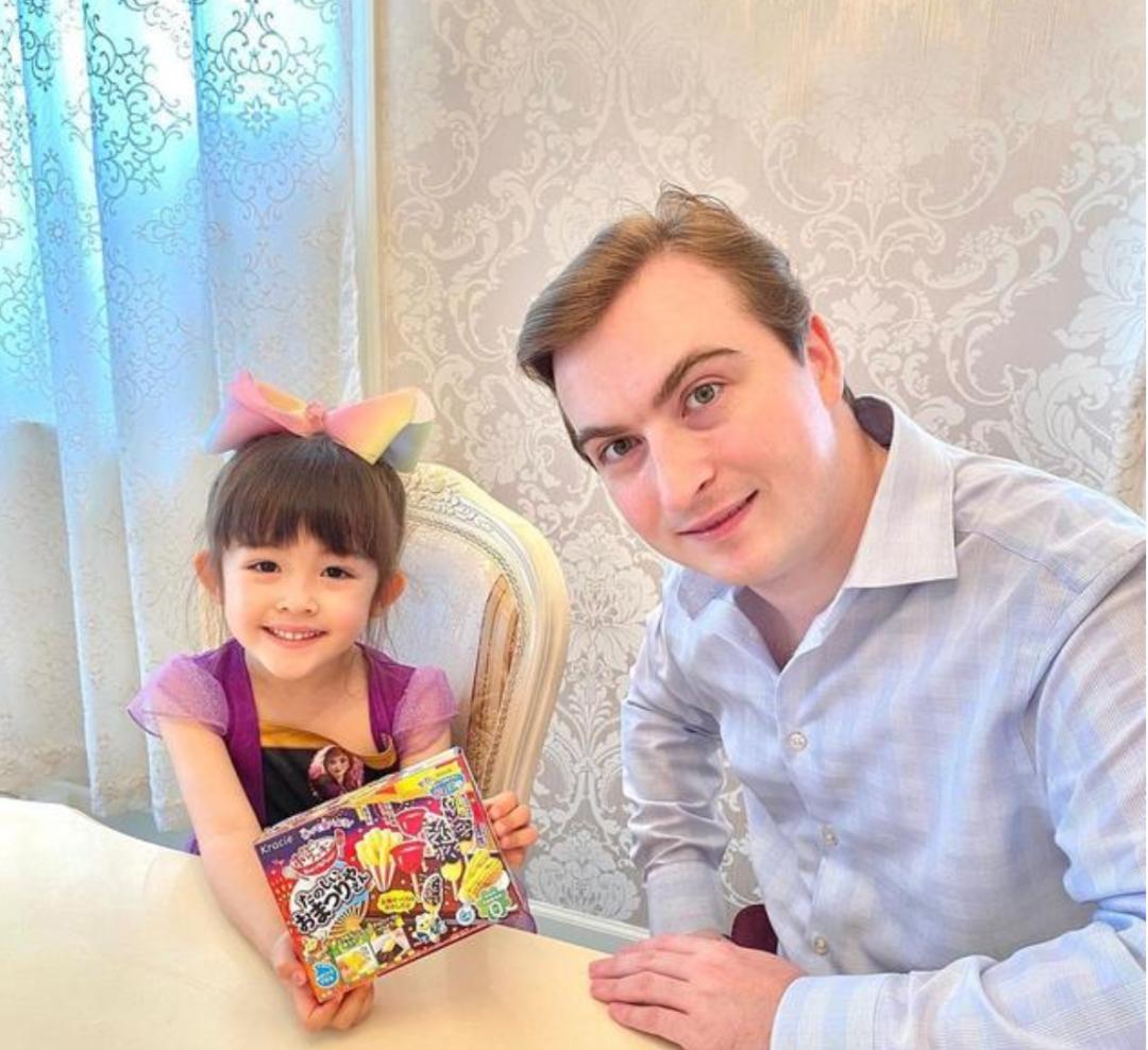 日本混血儿cos,六岁小姑娘cos花魁