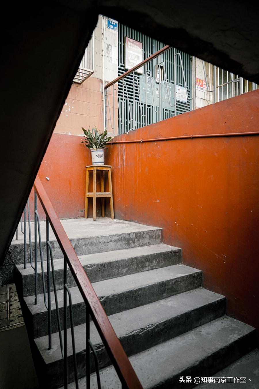 南京省中医门外，侯家桥道寻常