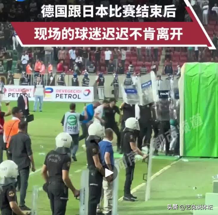 英格兰太太团在赛场上看球,英格兰被淘汰太太团哭泣