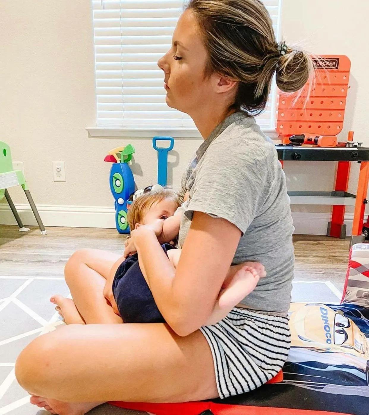 新生儿为什么一吃母乳就瞌睡,新生儿为什么吃奶吃一会就睡着