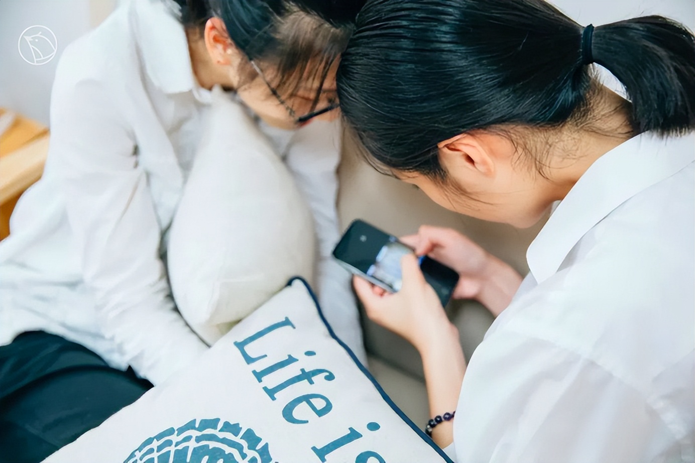 这个校园“*拍偷**狂魔”,拍下了95后的绝版青春