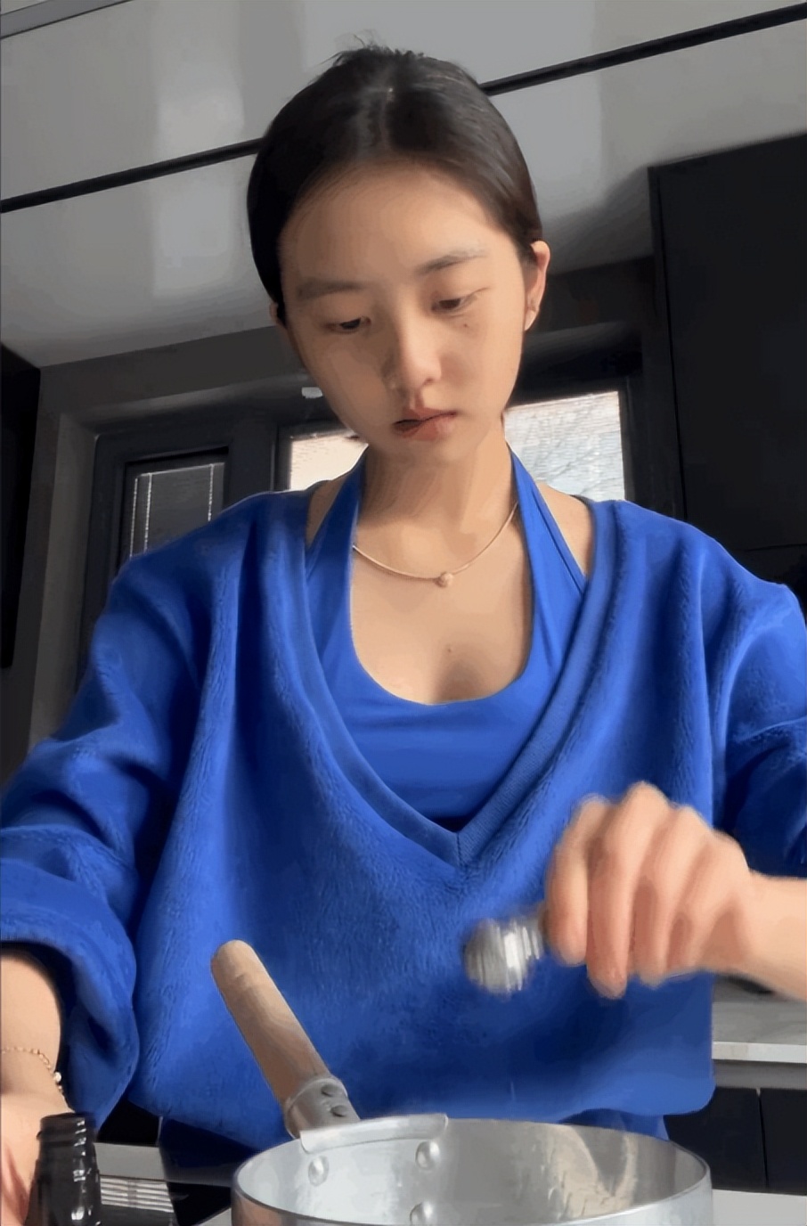 异装癖、假名媛、绝望的文盲…这些星二代究竟在“高贵”什么？