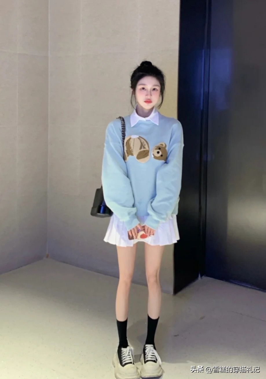 毛衣宽松慵懒风配小脚裤配靴子,搭配裙子裤子都好看的冬季鞋子