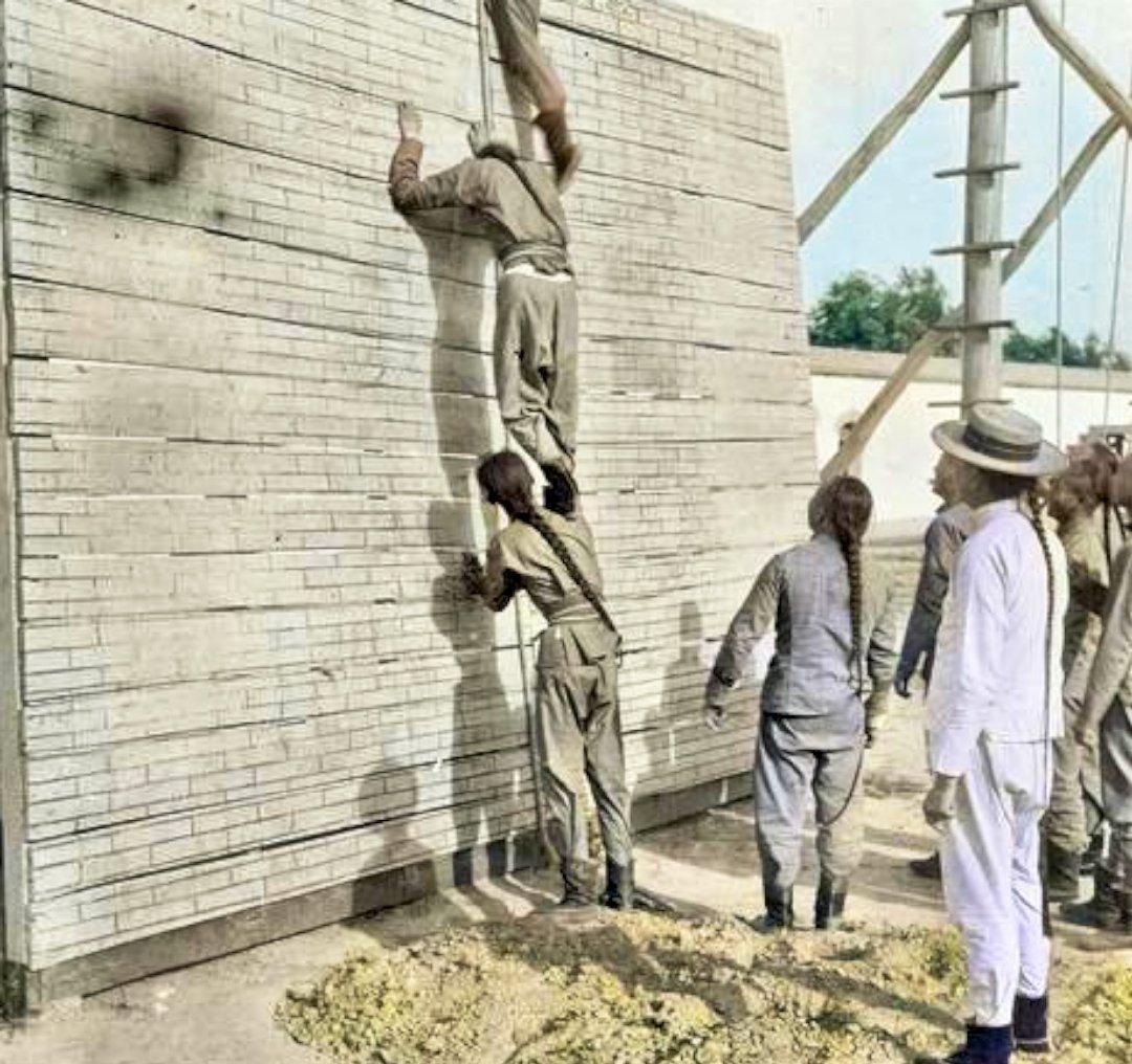 日军兽行：当着男人的面玷污了女儿，临走还残忍割下妻子乳房4