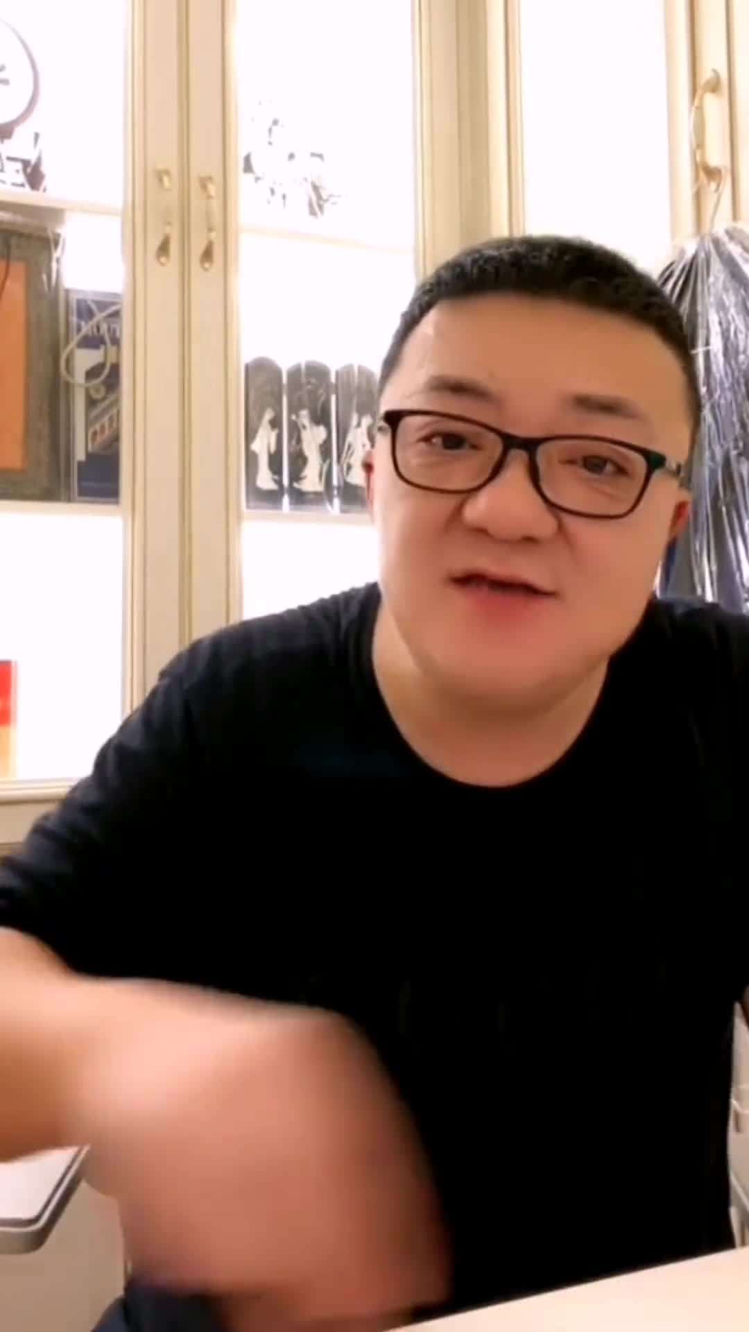 冯巩和谁调侃国足,董路回击冯巩一语双关