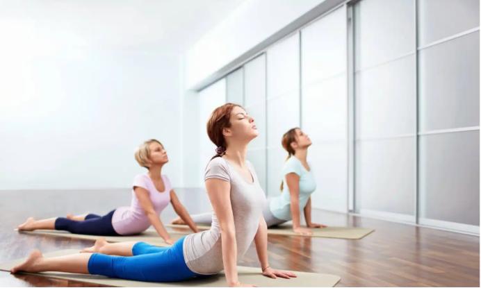 瑜伽练颈椎腰椎间盘突出,腰椎颈椎突出者适合练瑜伽吗