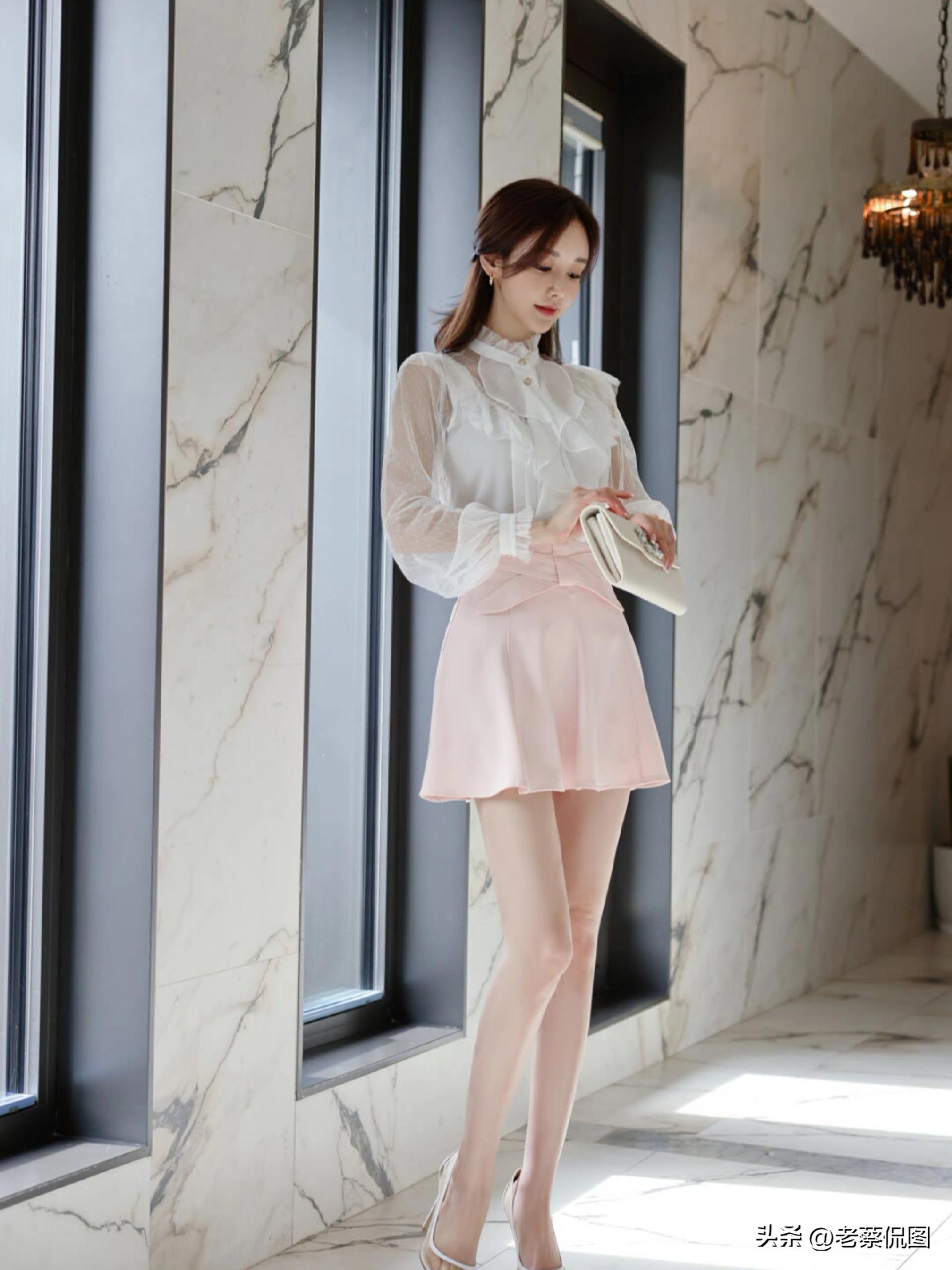 湖水的宁静写一段话100字左右,湖水的宁静和秋天的宁静写一段话