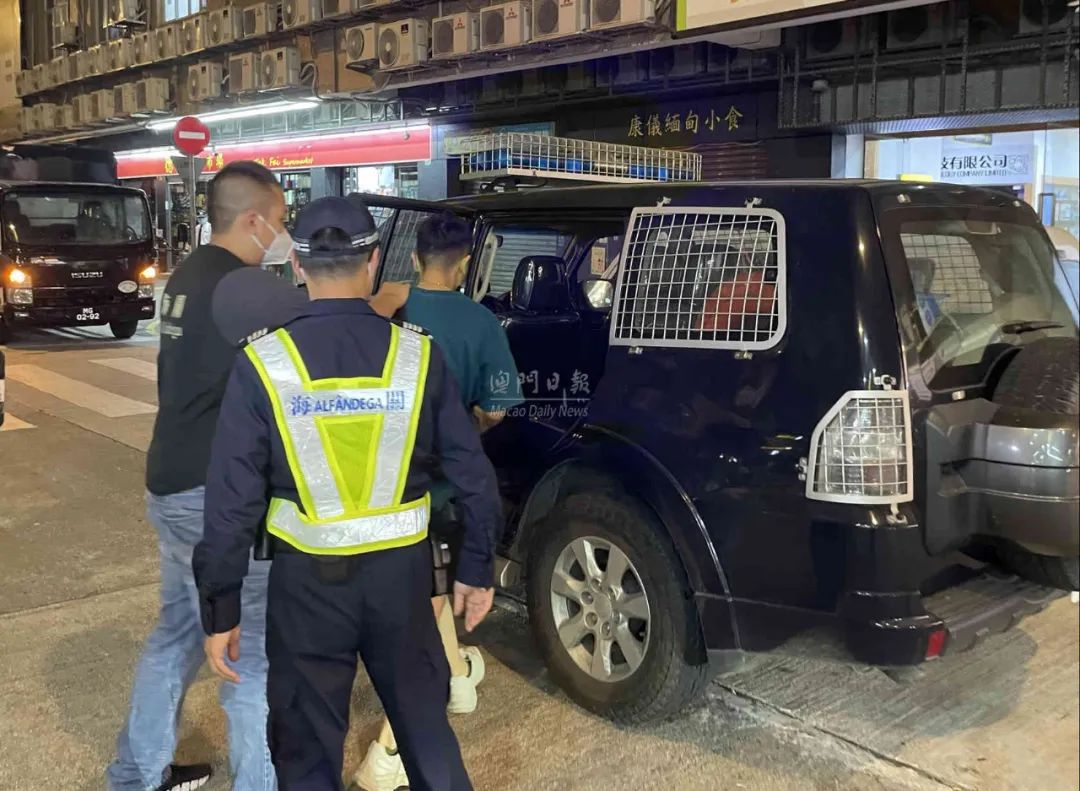 警查持刀男，捣工厦水货仓