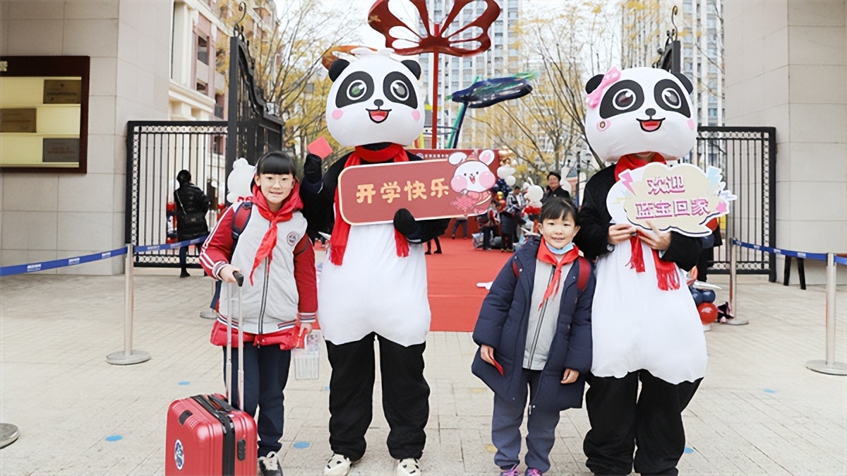 营造学礼、知礼、明礼校风，蓝港外国语学校开学第一课太“讲礼”