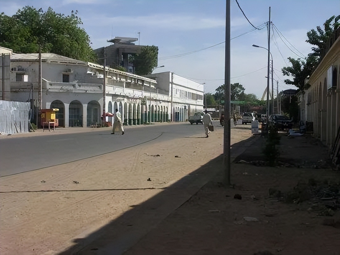 一个人在非洲5年多，从业务员到翻译，我开始做礼拜了