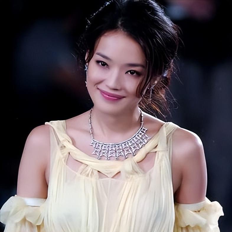 头大脸小的女生适合什么发型,头小尖脸大的女生适合什么发型