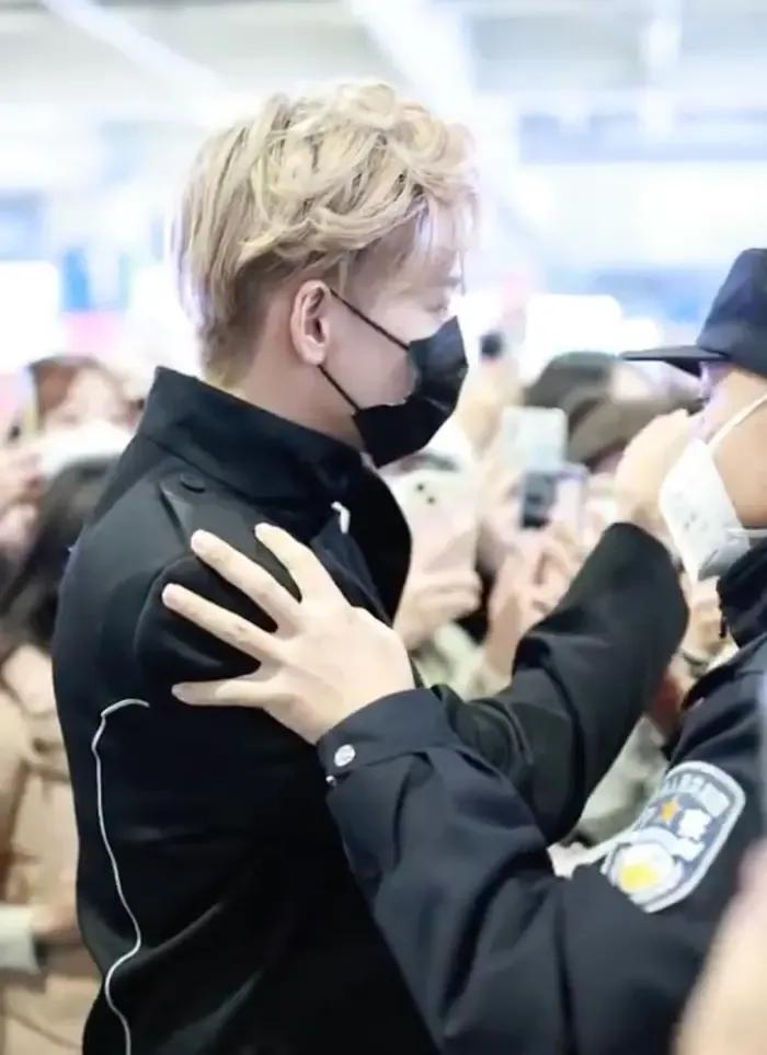 粉丝接机被路人说后续怎么样了,粉丝接机被骂事后怎么处理