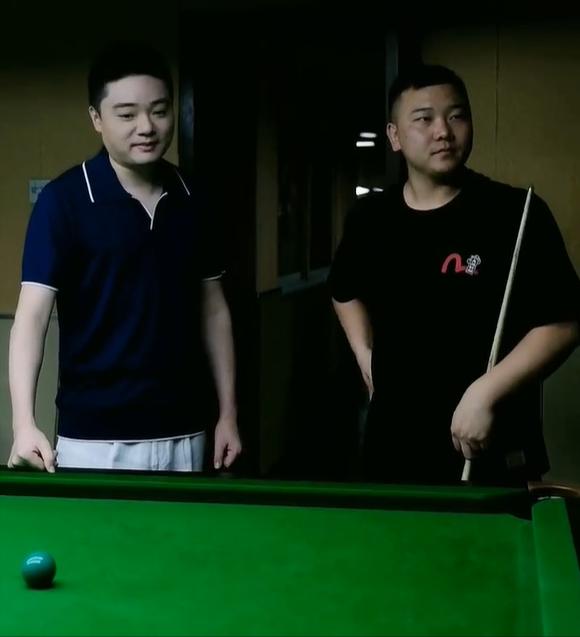 小伙自创台球杆法挑战丁俊晖,仙人杆法挑战丁俊晖原视频