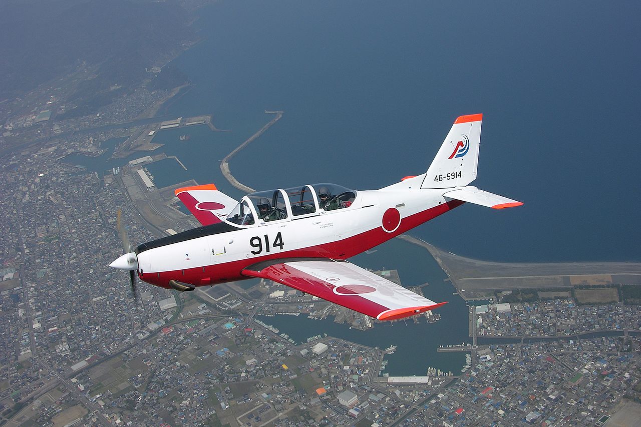 日本空中自卫队战斗机训练视频,日本富士直升机