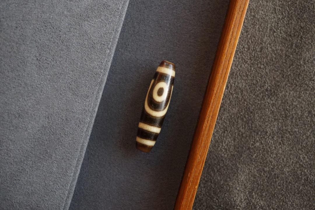 尼泊尔的天珠为啥便宜,全球唯一一个尼泊尔蓝纯天然天珠