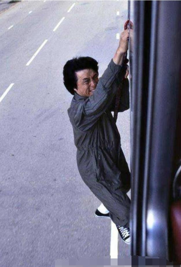 7次断手、全身100多针、大小便*禁失**，这些武打明星让人动容