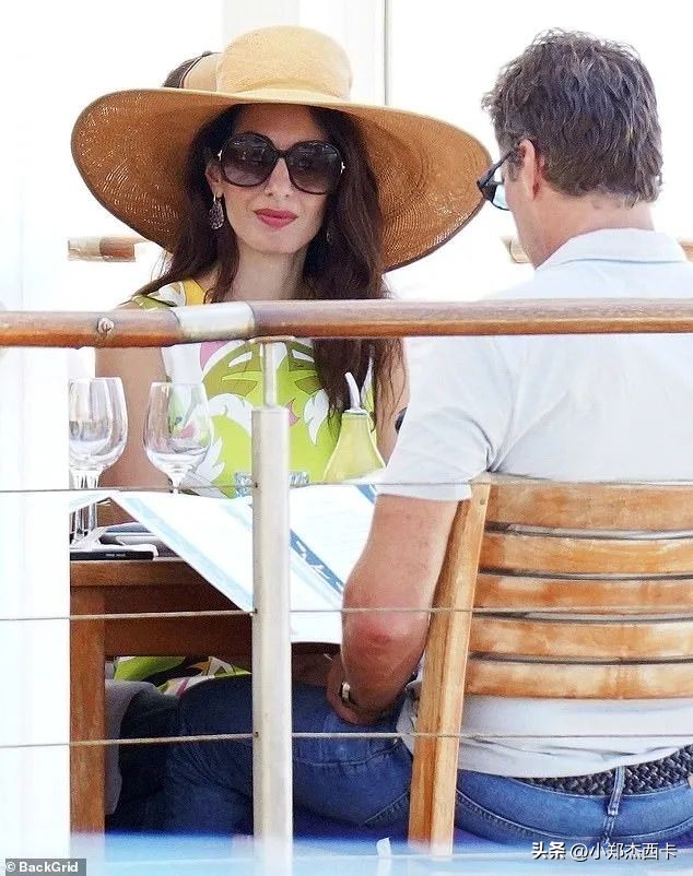 她随便穿条白裙子，就把半个好莱坞给比下去了