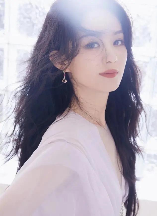 2019适合圆脸的锁骨烫发最流行,女生圆脸适合的露耳短发烫发