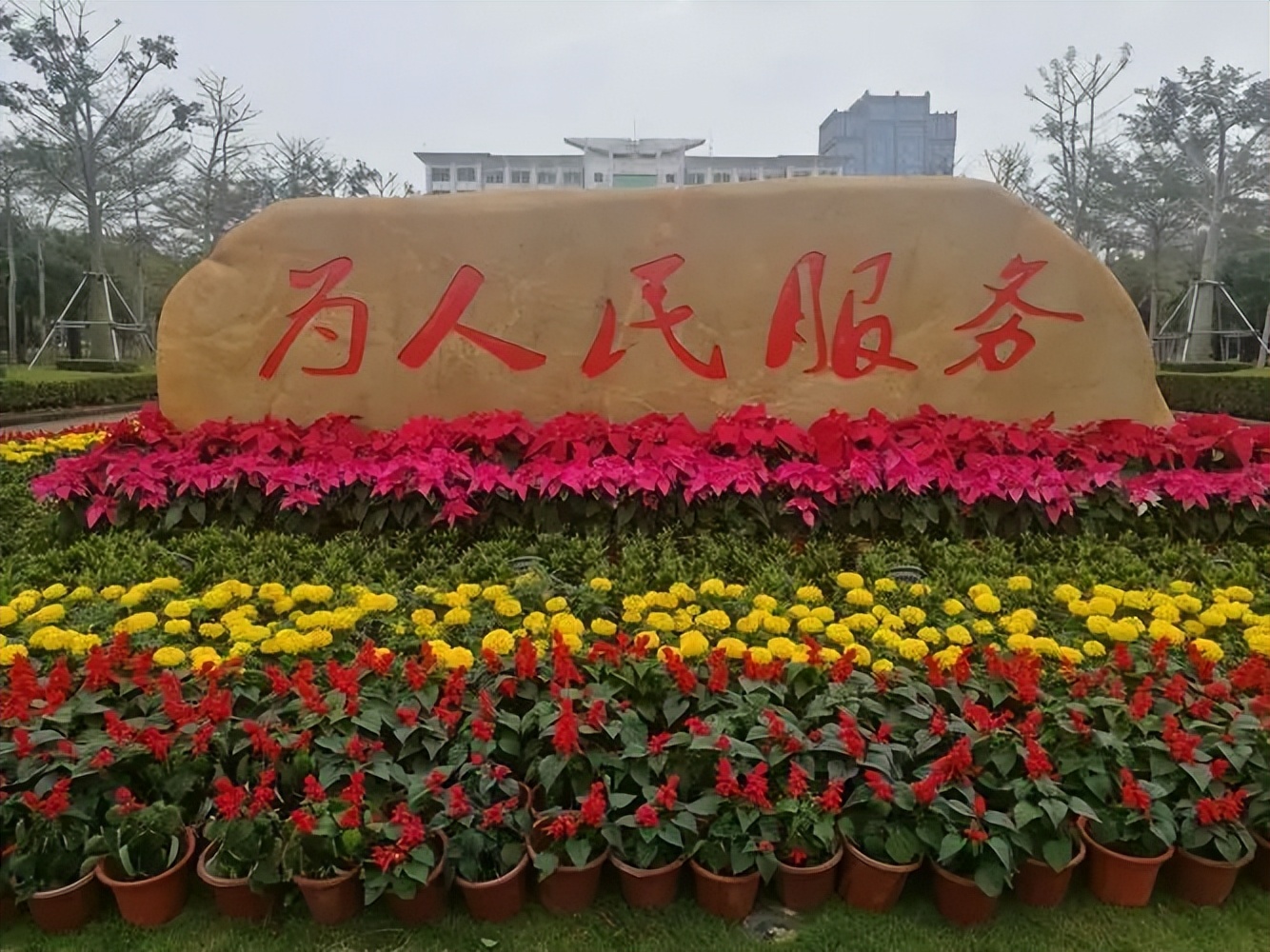 城管多次找商铺吃拿卡（qia）要，系第三方派遣员工，已开除。