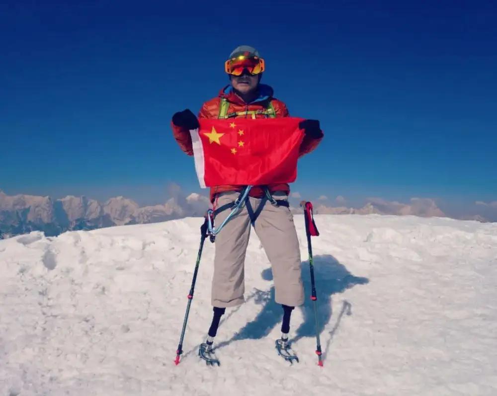 六旬大爷讲述因登珠峰失去双腿,无腿老人勇攀珠峰