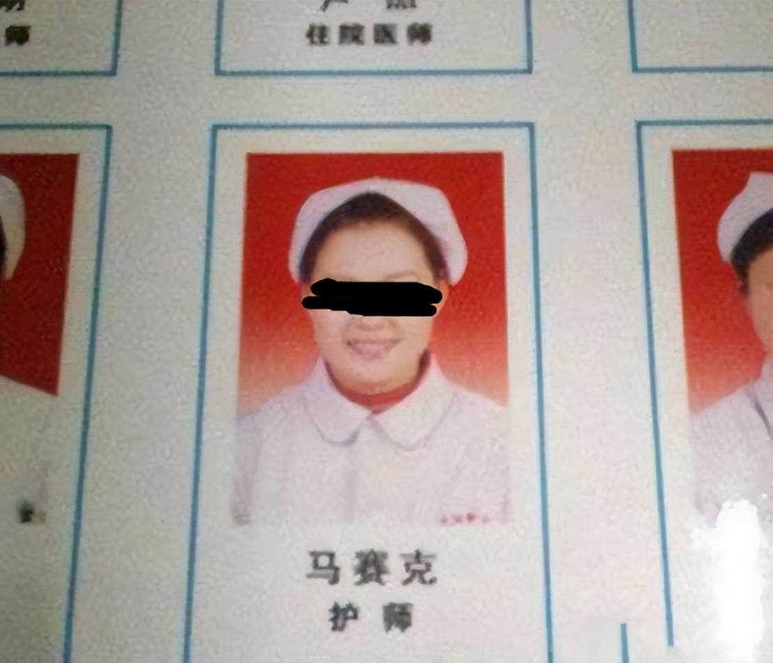 学生姓“毕”，老师上课从不点她的名字，一叫全班同学就哄然大笑