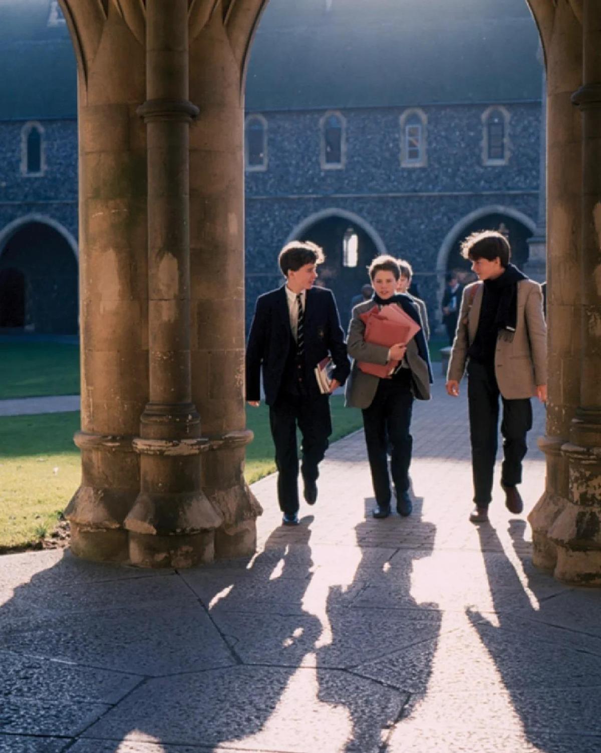 日军兽行照片:当着父亲的面玷污他女儿,临走还残忍割下妻子乳房