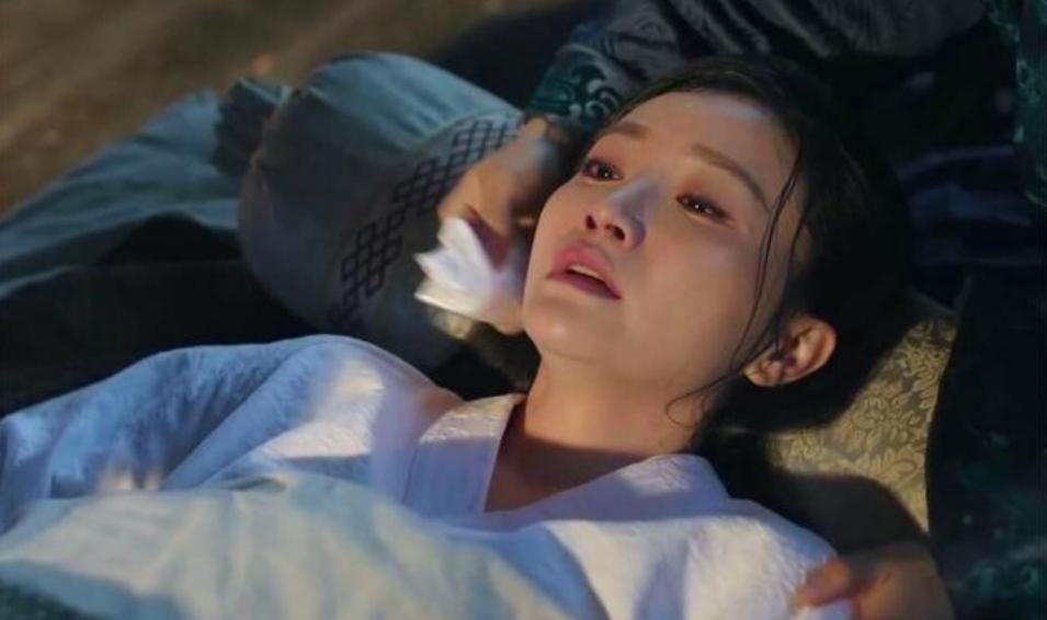 清朝女子因难产昏厥，被误认为已死下葬，300年后开棺景象凄惨