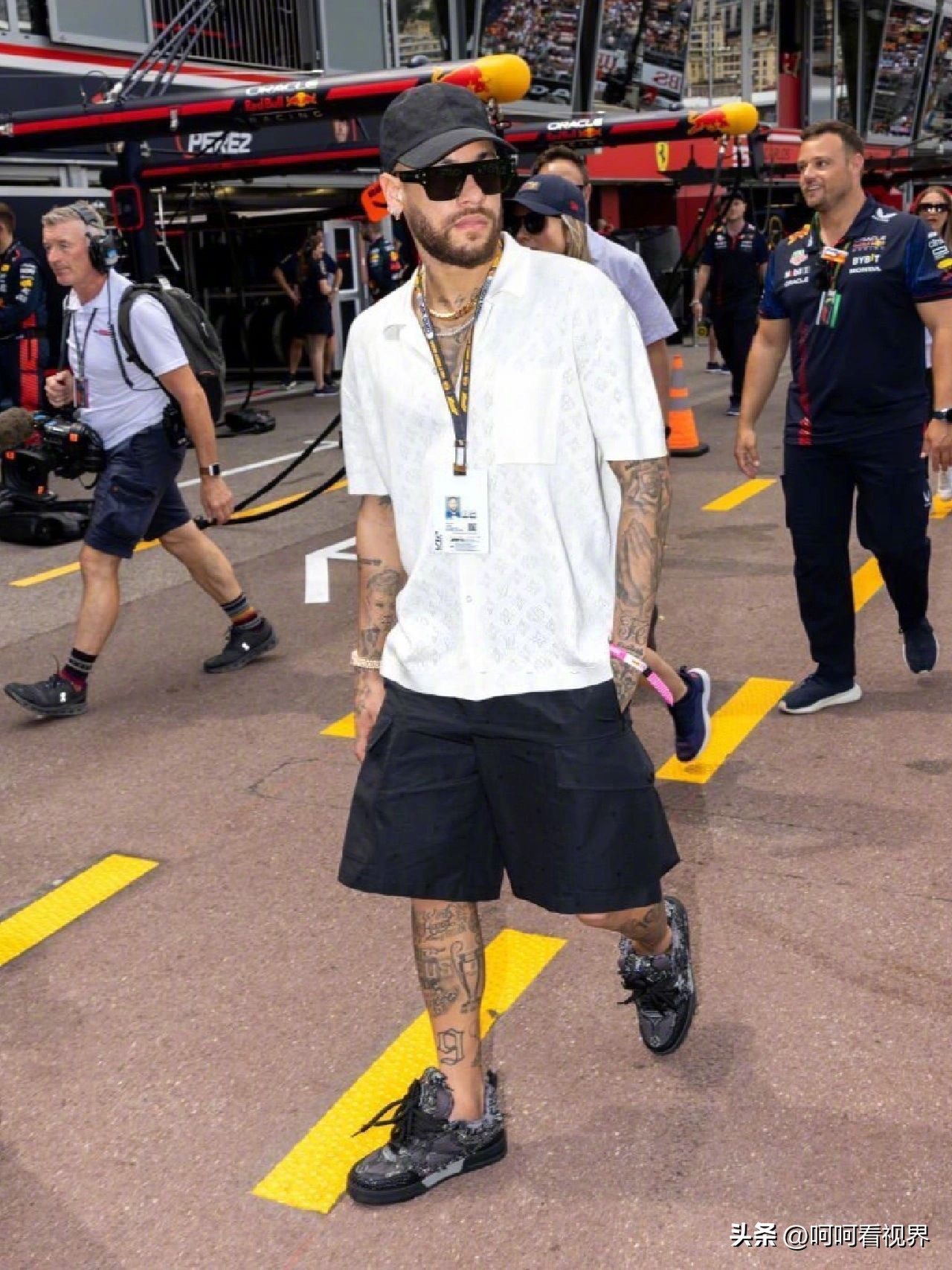 f1巴塞罗那站内马尔,内马尔携女友参加巴黎时装