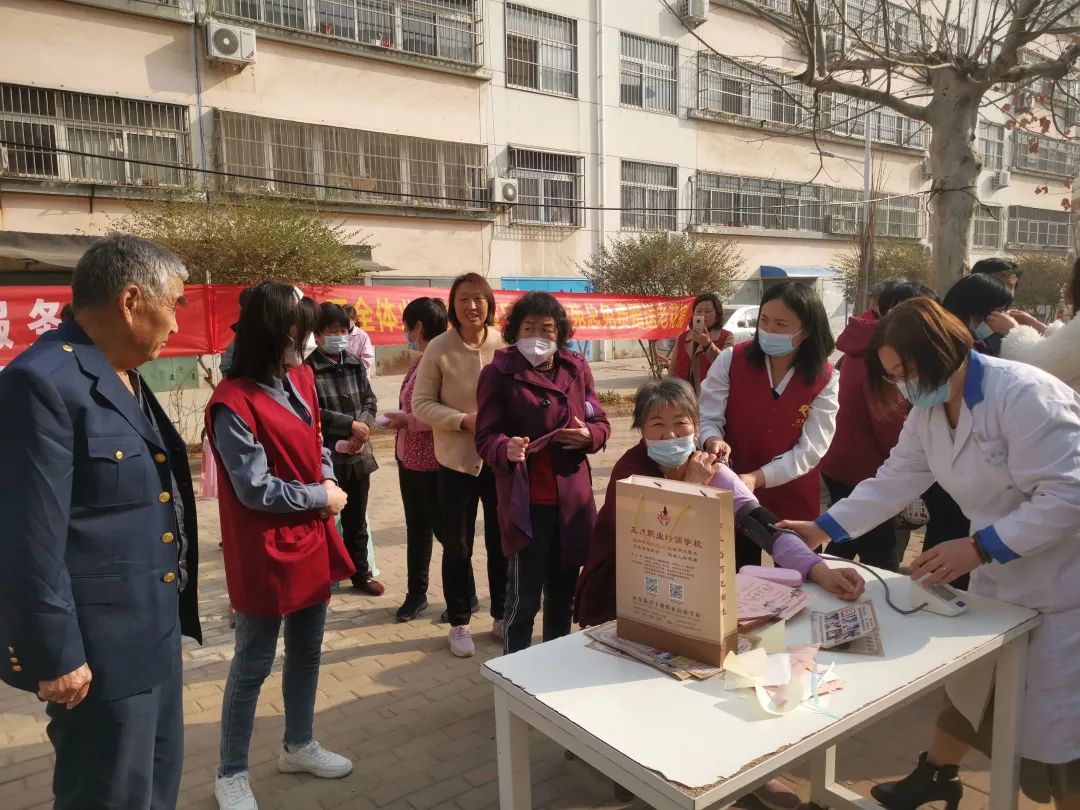 蒙阴街道新华社区:弘扬雷锋精神,服务居民群众