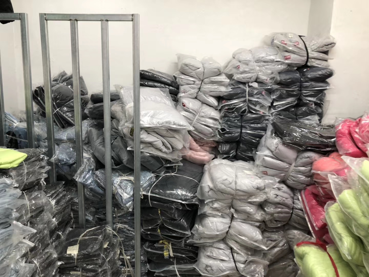 广州十三行女装新款羊羔绒打底裤,广州十三行女装批发一件怎么拿