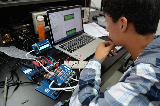 男孩分数不高，选这5个专科专业，就业比本科部分专业还吃香