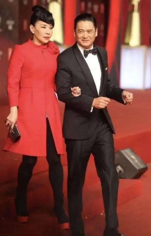 十位穿西装的男明星你最喜欢谁,穿西装很帅的一个男的