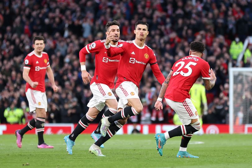 曼联战术角球无效重发角球进了,曼联队史十佳惊天任意球