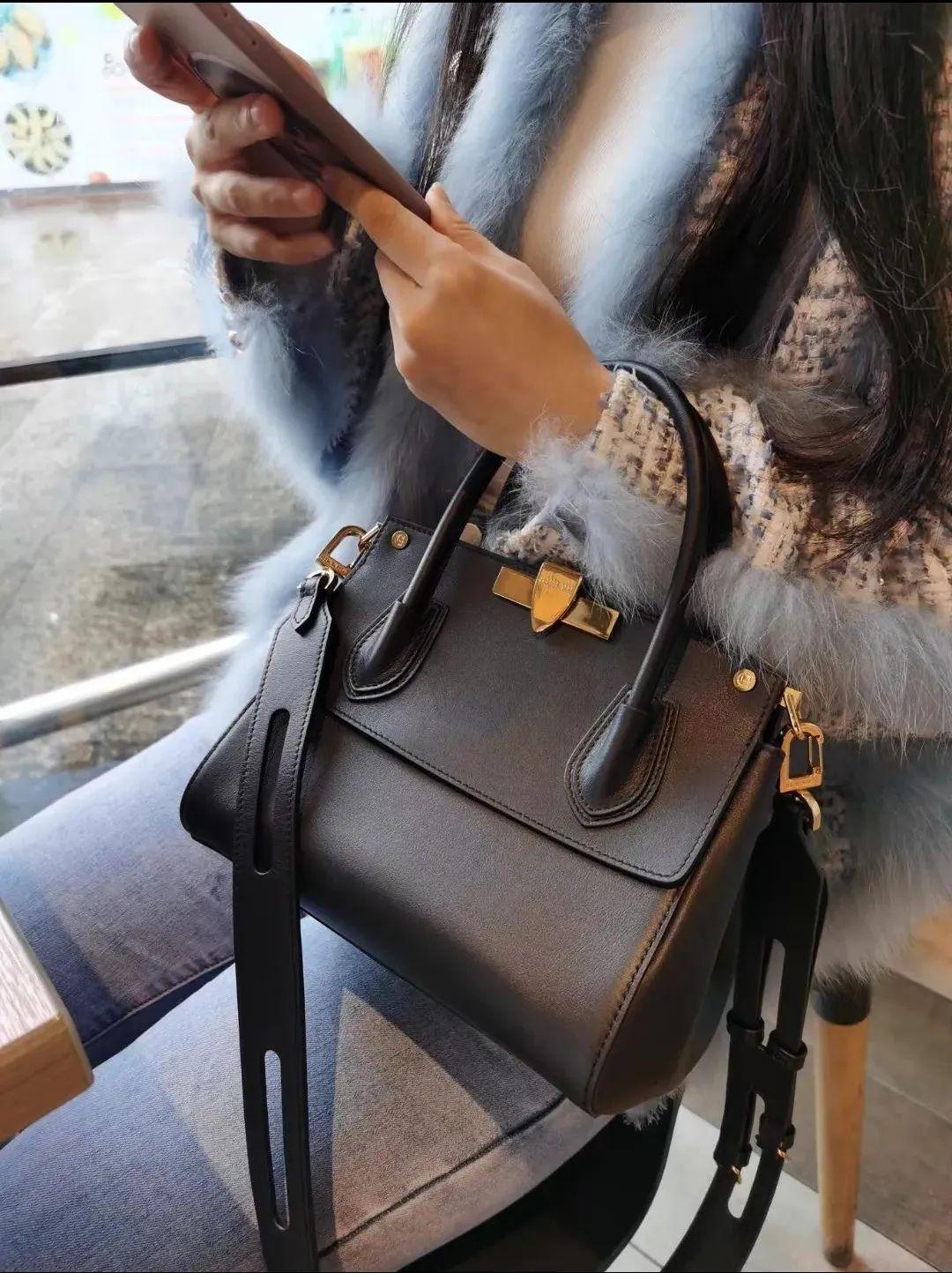 衣柜收纳包包,大牌包包放柜子5年