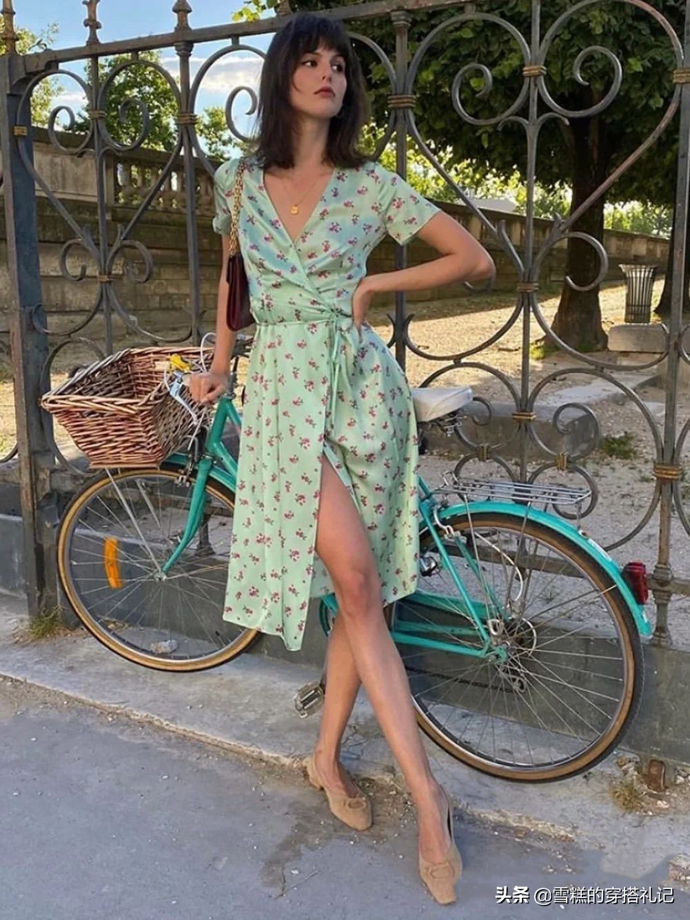 今年流行的八款小碎花裙特减龄,哪一种碎花裙上身减龄还遮肉