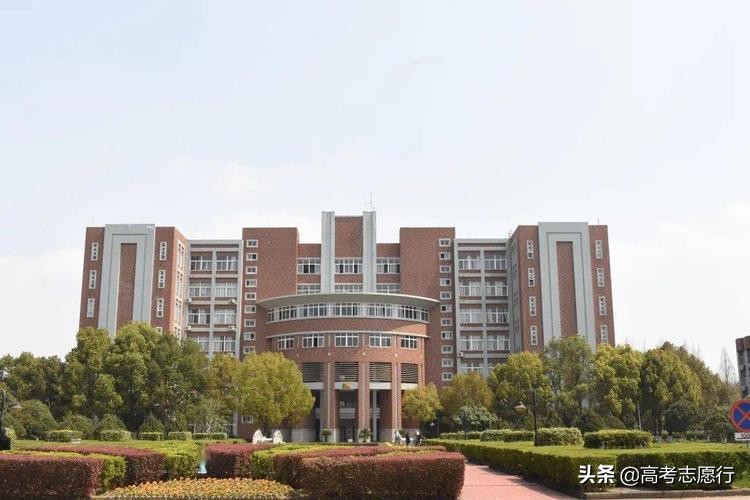 全国顶尖独立学院和公办大学比较,这两所公办二本校名却像独立学院