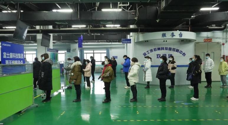 郑州富士康再招工，排队人数达3万，河南真的离不开富士康？