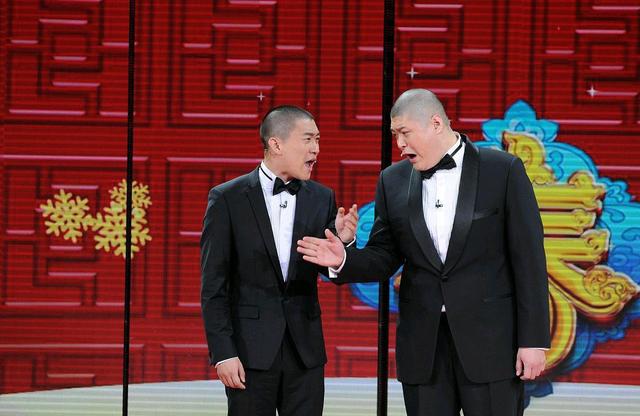 郭德纲对岳云鹏上春晚唱歌的看法,郭德纲探班岳云鹏春晚