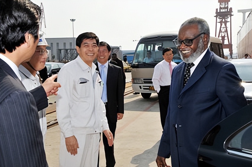 这国总统狂秀中文！有多少中国校友在外国当总统？