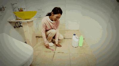 卫生间清洁攻略霉斑水垢异味,地面水垢清洁小妙招卫生间