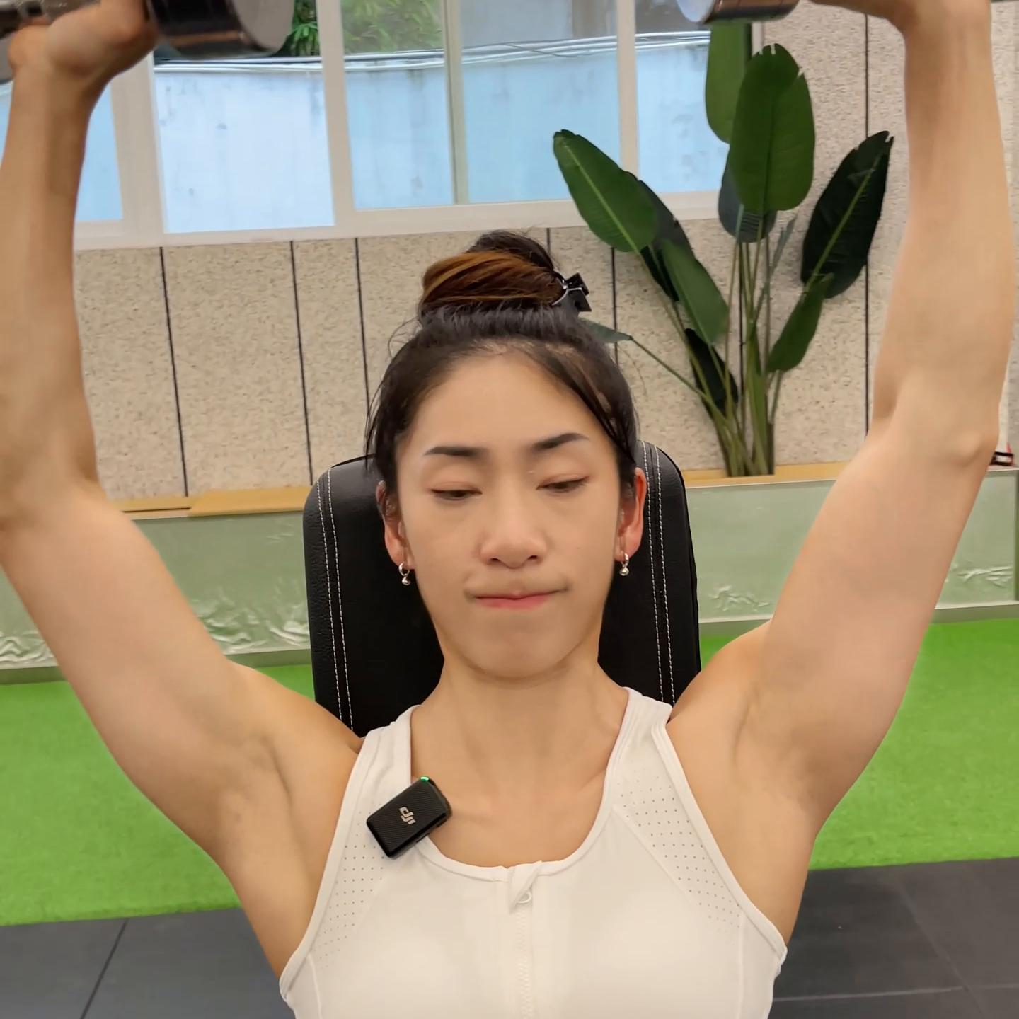 直角肩哑铃正确的锻炼方法,一副哑铃打造直角肩