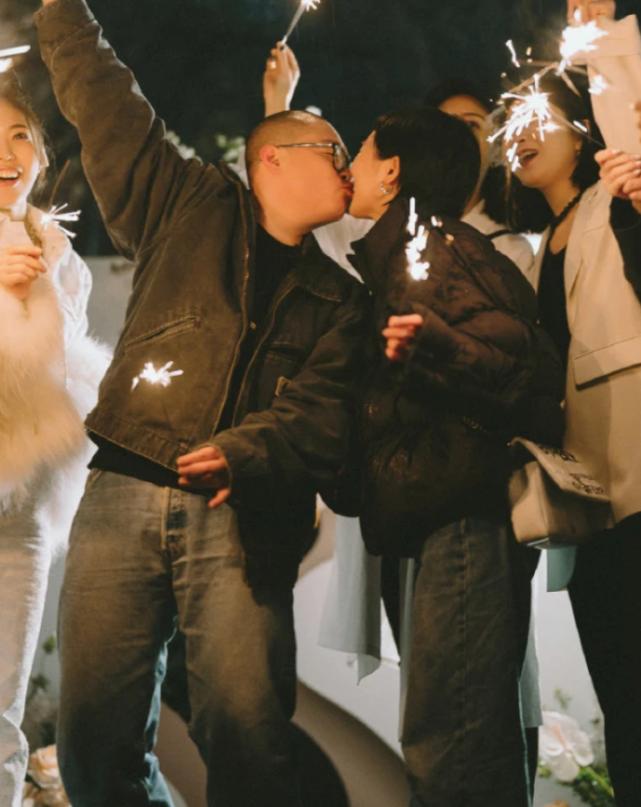 郝劭文晒婚纱照和妻子秀恩爱,郝劭文结婚感言