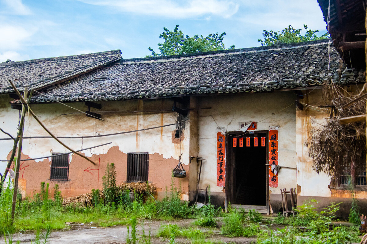 一家人两个户口土地怎样确权,农村一个房子分两家怎么确权