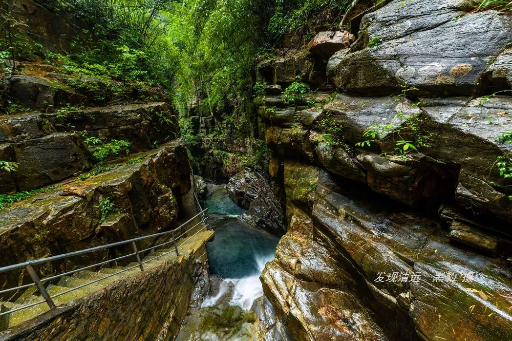 户外徒步登山赏冰瀑,广东户外徒步登山风景最美
