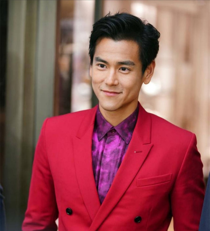 十位穿西装的男明星你最喜欢谁,穿西装很帅的一个男的