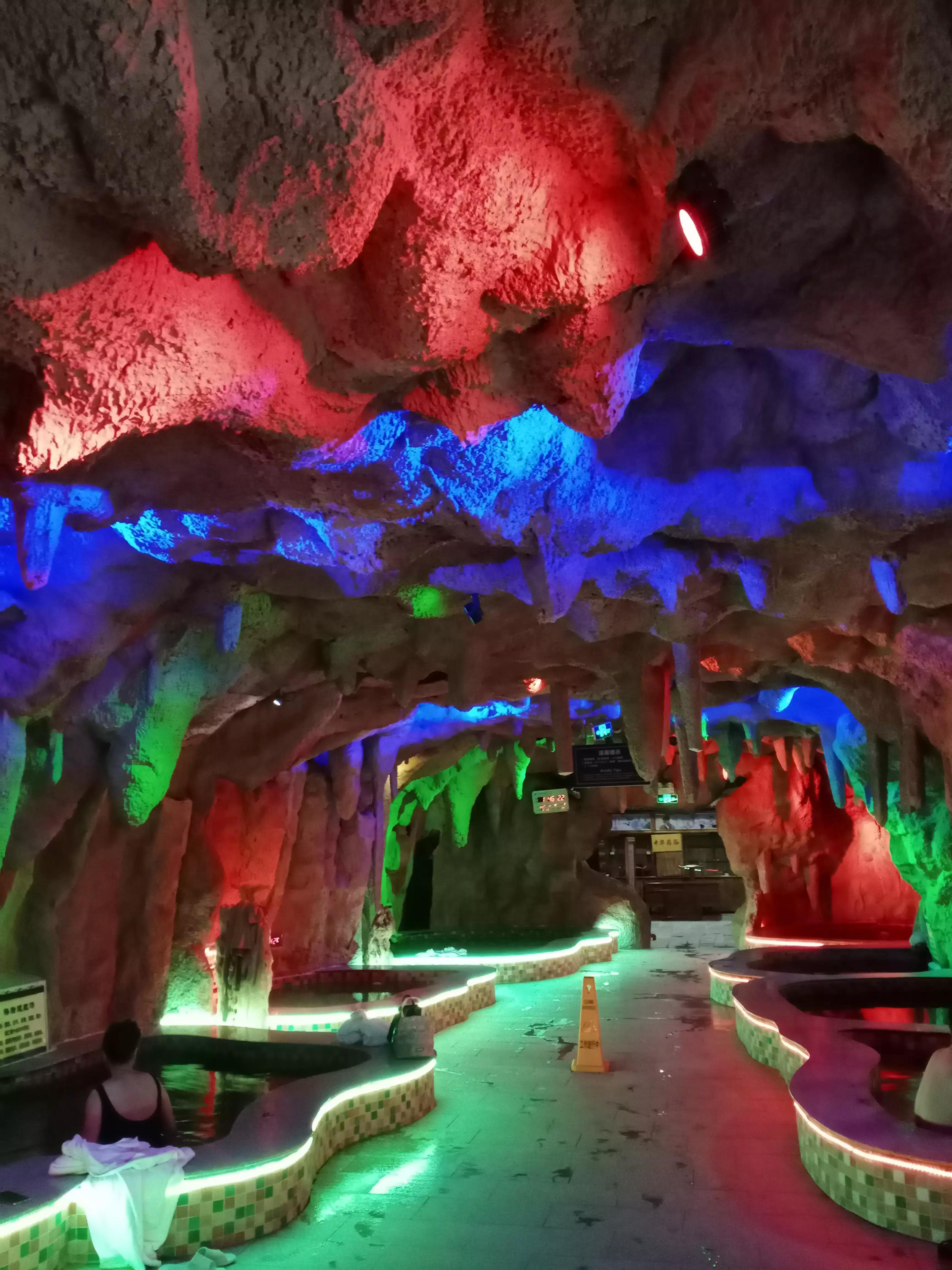 最好的温泉是硫磺温泉吗,凤山温泉和白鹿温泉度假村哪个好