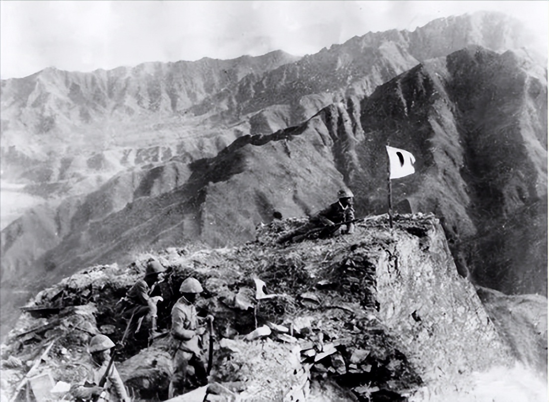 8个团拿不下日军500人，陈赓苦无对策，*伯承刘**提出：日军怕打屁股