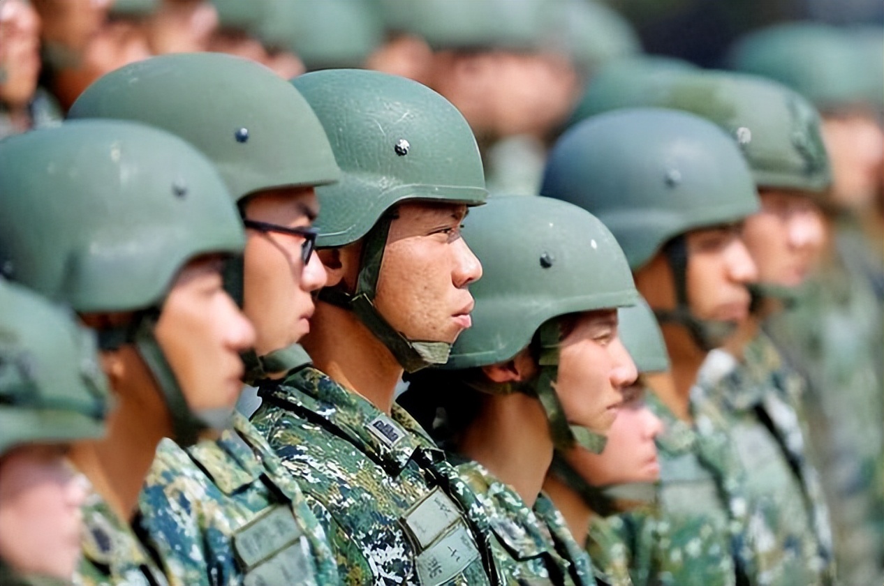 台当局称只要满足条件就可以接受大陆入伍，网友：能携带装备去么