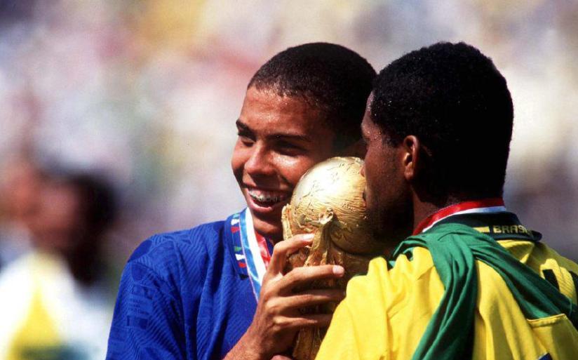 贫民窟里产凤凰，他们没有特供的海参，却成了顶级球星