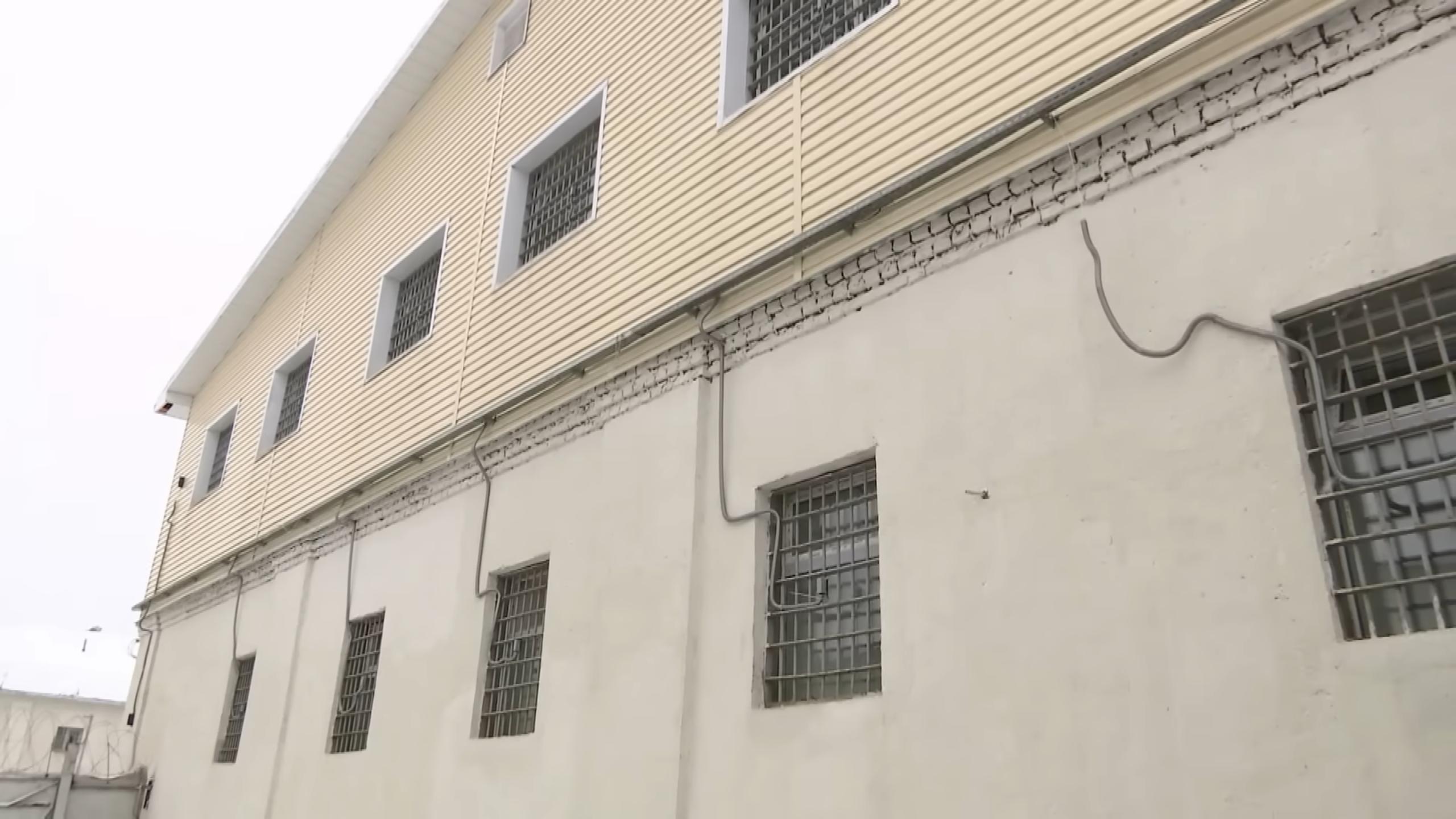 战斗民族的“监狱岛”：监狱旁边就是坟墓，犯人关到死都出不去